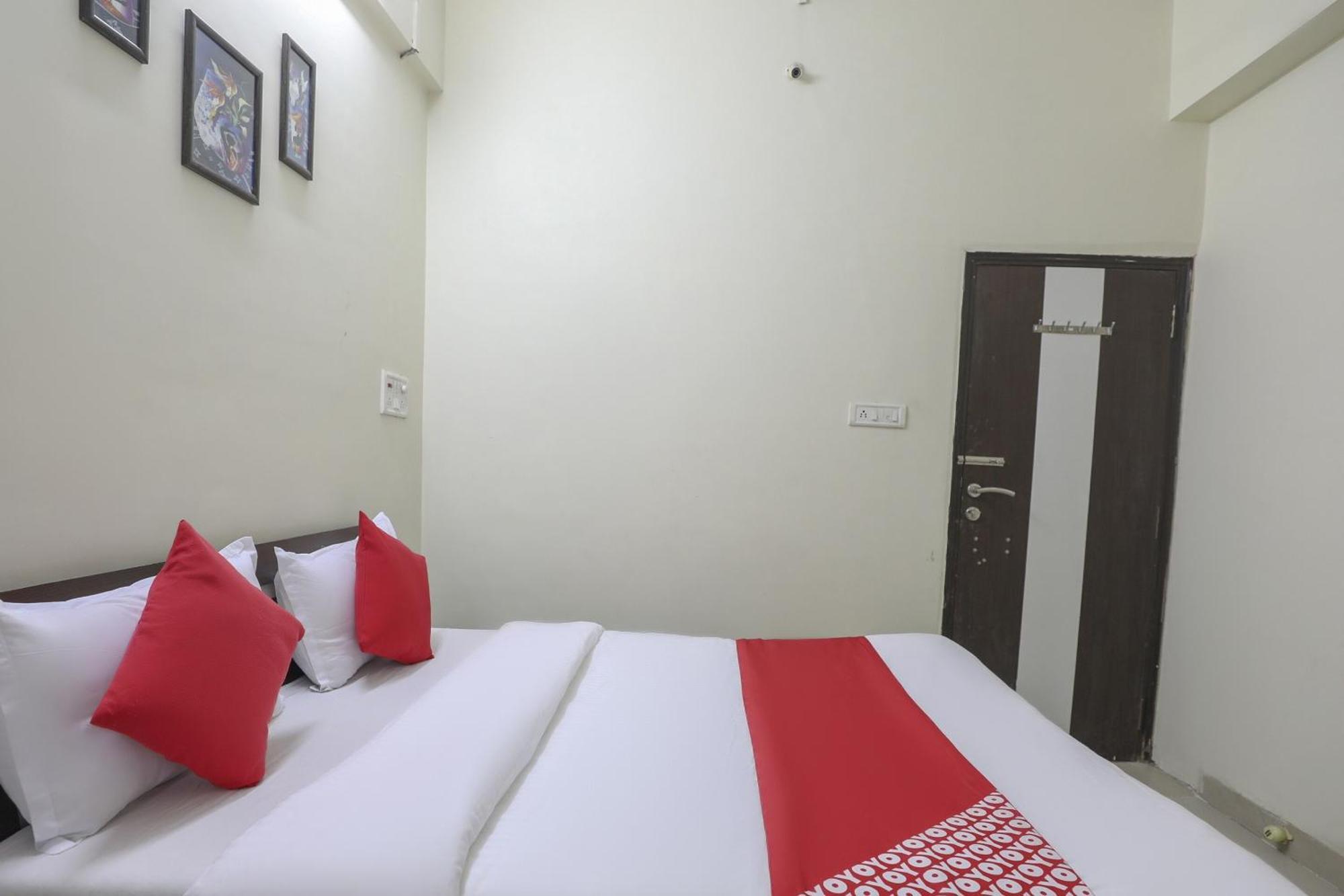Collection O Shyam Vatika Banquet And Rooms Surat Exterior foto